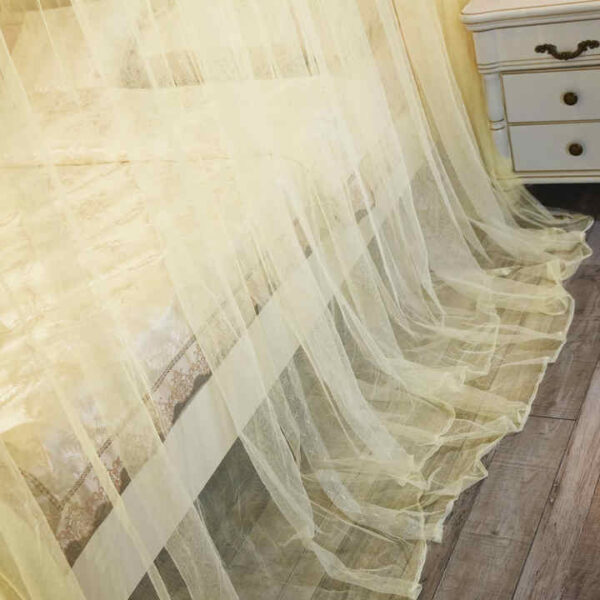 Deuxième image de Moustiquaire de Lit à Baldaquin – Luxe & Protection.