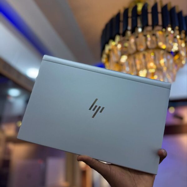 HP EliteBook 840 G8 – Performance Pro & Sécurité Élégante