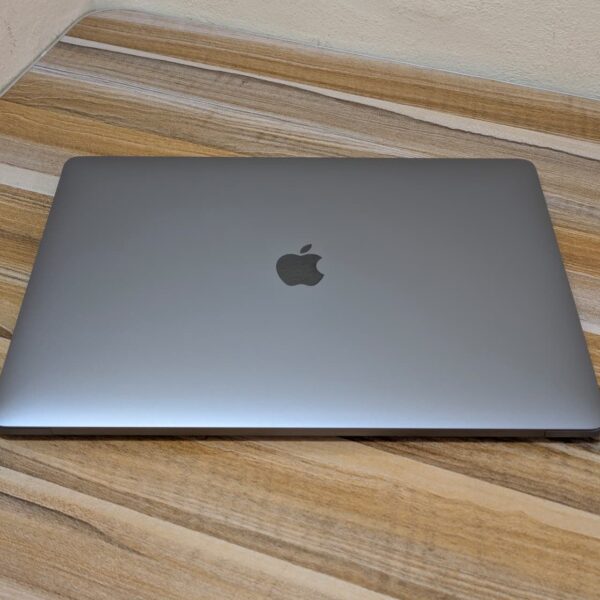 MacBook Pro 2019 – Touch Bar | Intel Core i7 | Puissance & Élégance Pro